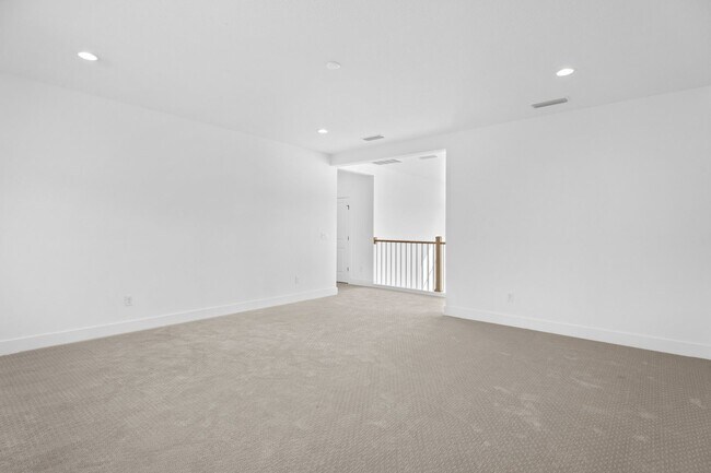 Building Photo - Preserve Views!