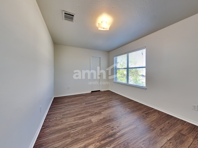 Building Photo - 7209 Little Mohican Dr