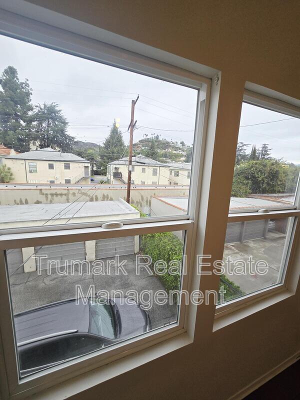 Building Photo - 4315 Avocado St