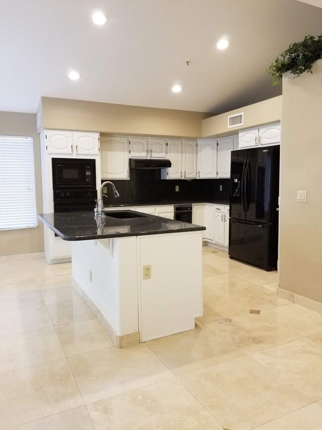 Building Photo - GORGEOUS Over 3500 SQFT 5 BED 4 BATH HOME in Scottsdale