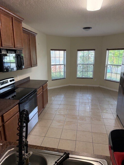 Building Photo - 4881 Windbourne Way