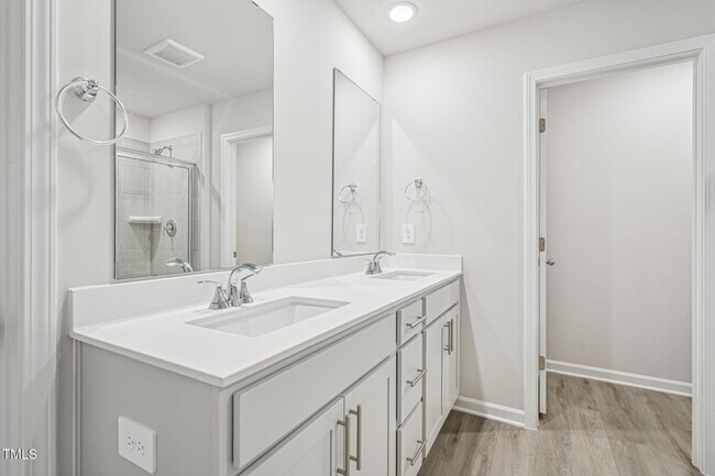 Building Photo - 721 Deschutes Dr