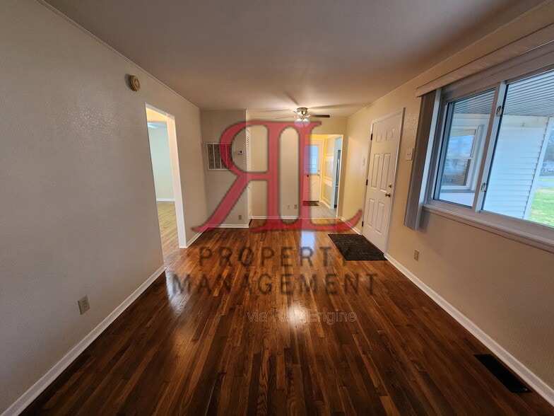 Building Photo - 2436 Charlemagne St