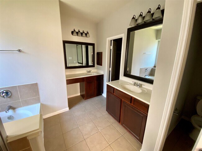 Building Photo - 19907 Kiawah Dr