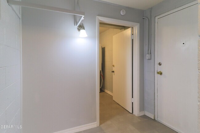 Building Photo - 4800 N Stanton St