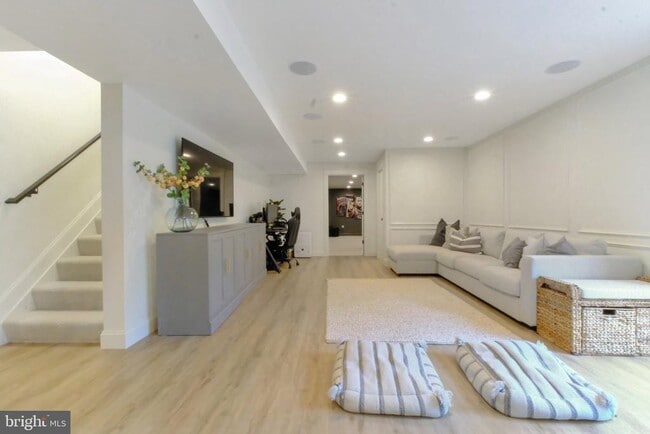 Building Photo - 207 Alpine Dr SE