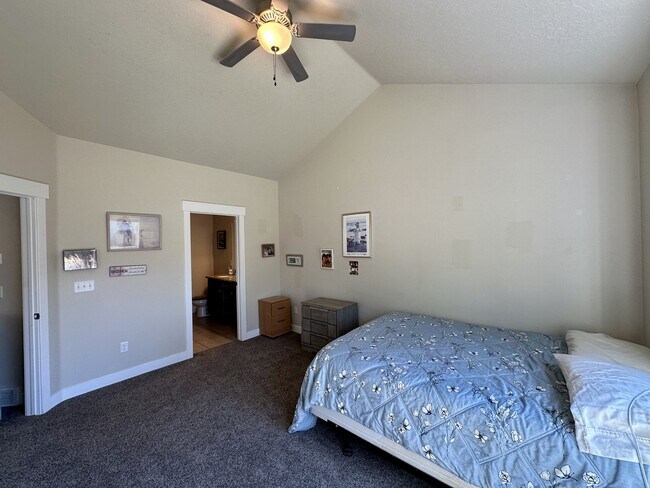 Building Photo - 1973 Park Rim Way