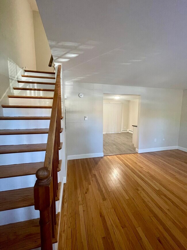 Building Photo - 173 Spruce St