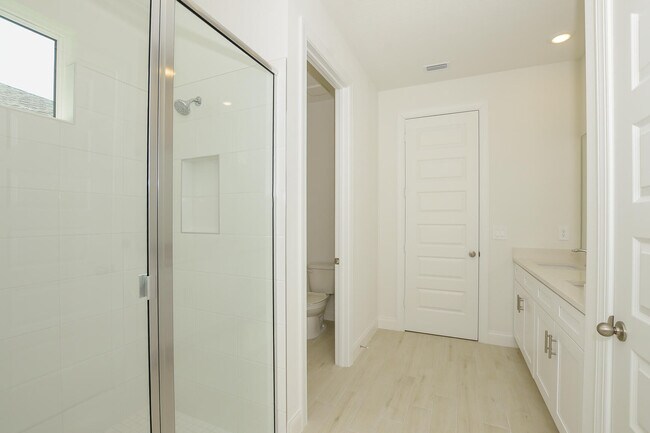 Building Photo - 6312 Cloverdale Ave