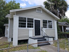 Building Photo - College Cottages