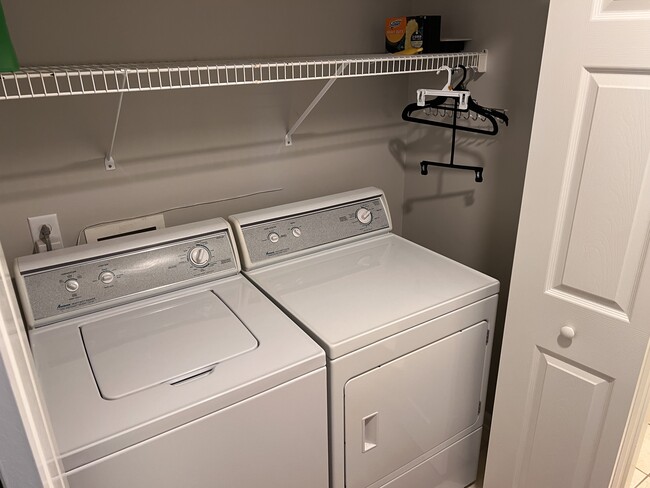 Building Photo - 828 N Maple St