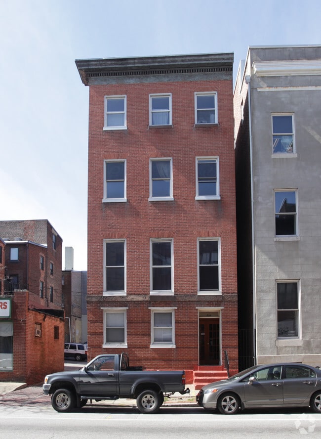 Building Photo - 804 Saint Paul St