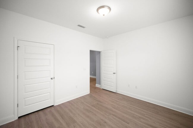 Building Photo - AVAILABLE IN NOVEMBER - Don't miss this op...