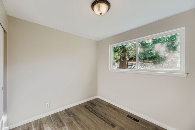 Building Photo - Fully-Remodeled 3 Bed 1 Bath Mountlake Terrace Home!
