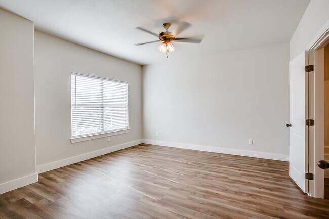 Building Photo - Wonderful Townhome in Cooper District!