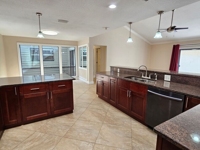 Building Photo - 3 bedroom 2 bath furnished & remodeled hom...