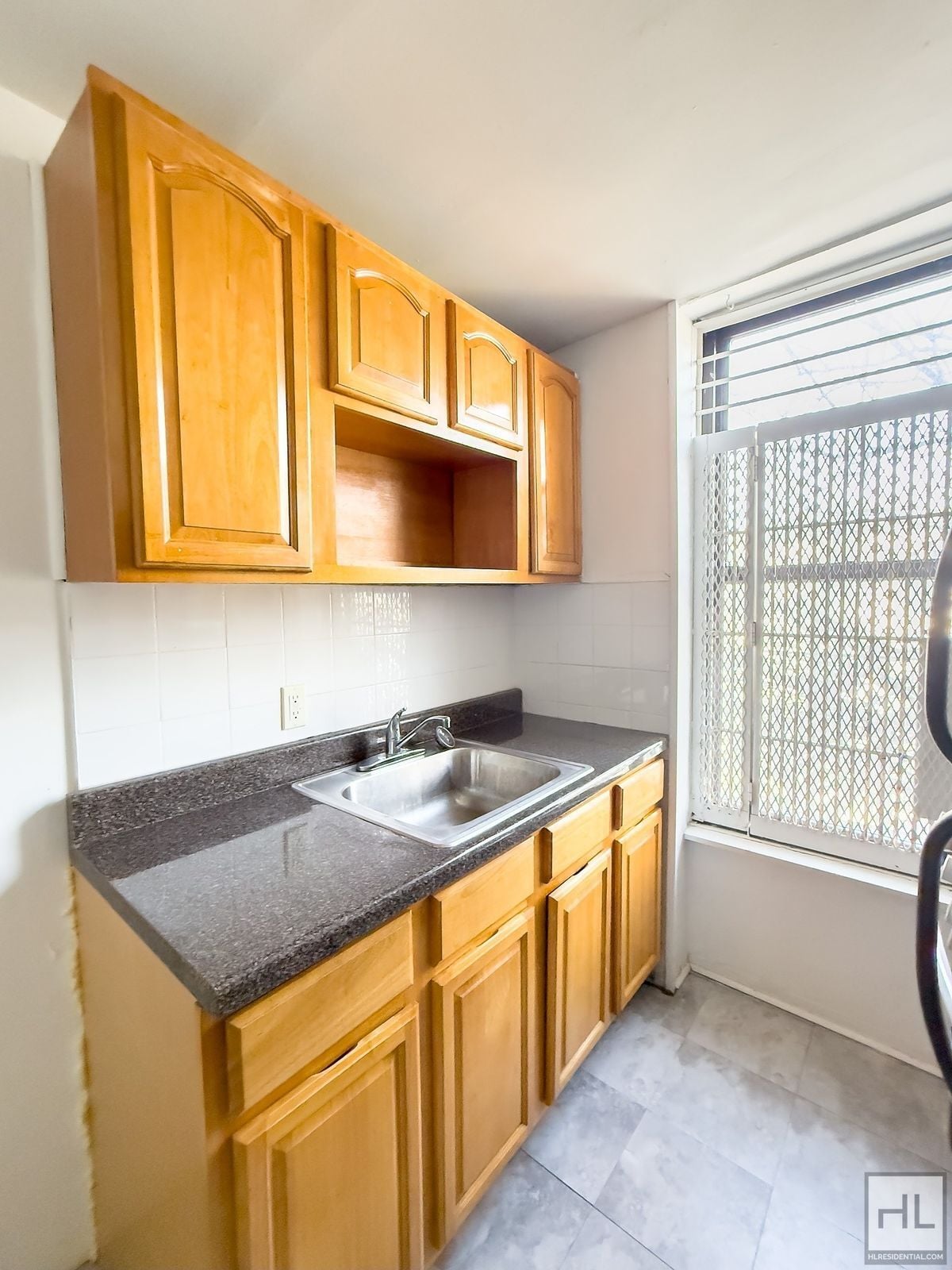 Building Photo - STARR STREET / Spacious Bushwick 2-Bed 1-Bath / Amazing Location