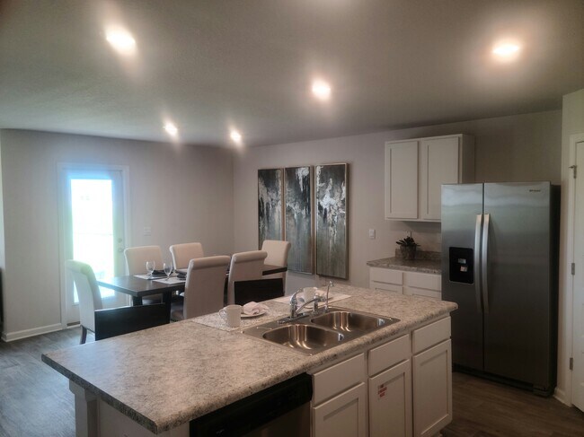 Building Photo - 5112 Sienna Dr