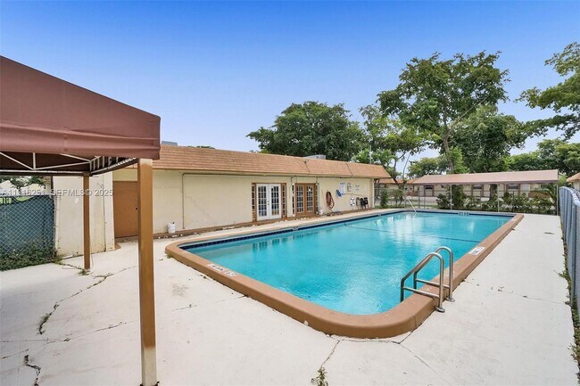 Building Photo - 5316 NW 24th Ct