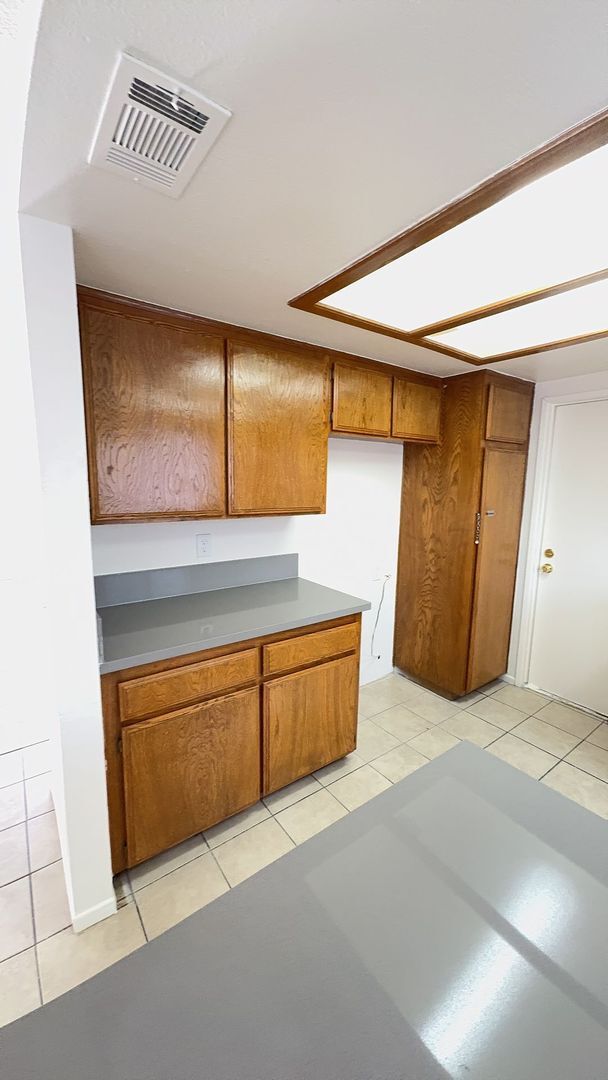Building Photo - NEWLY UPDATED APPLE VALLEY HOME