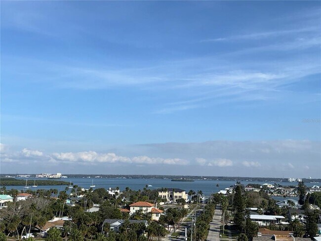 Building Photo - 880 Mandalay Ave