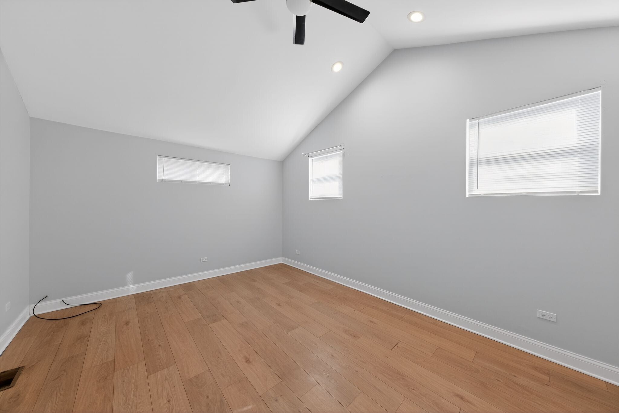 Building Photo - 225 Meadow Ln