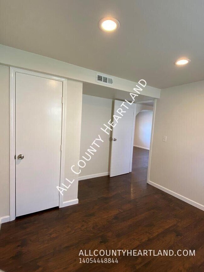 Building Photo - 1401 N Independence Ave