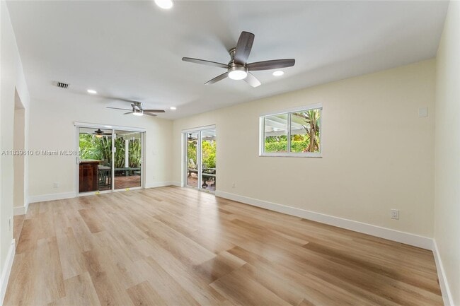 Building Photo - 6731 SW 48th St