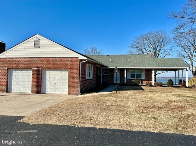 Building Photo - 289 N River Dr