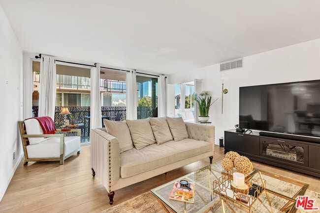 Building Photo - 9950 Durant Dr