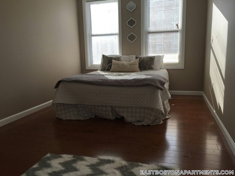 Building Photo - 51 Chelsea St