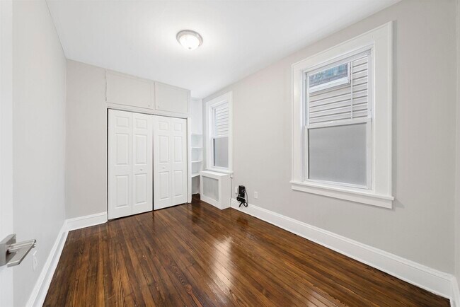 Building Photo - 152 Bentley Ave