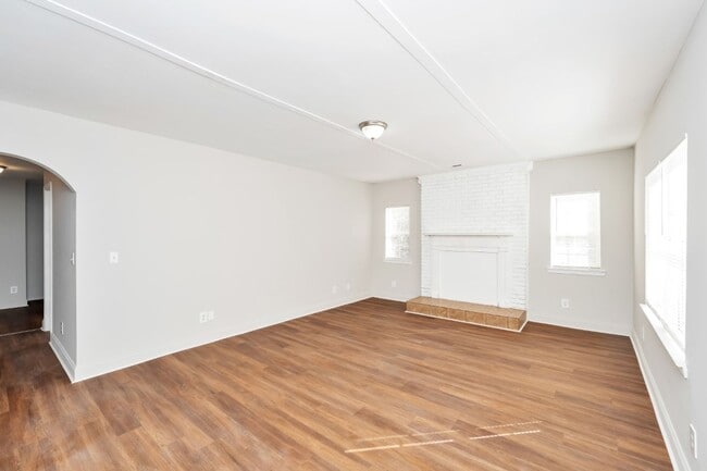 Building Photo - Beautifully Renovated 3BR/2BA home on King St!