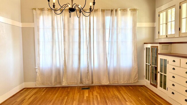 Building Photo - 130 E Malone St