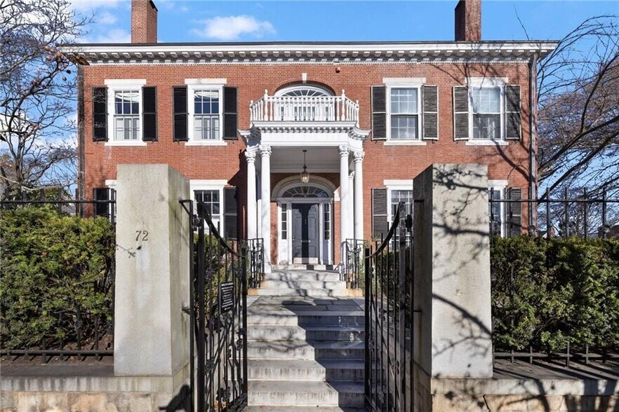 Primary Photo - 72 Manning St