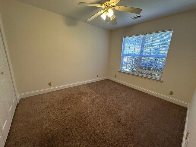 212 SECONDARY BED - Porter Street Apartments