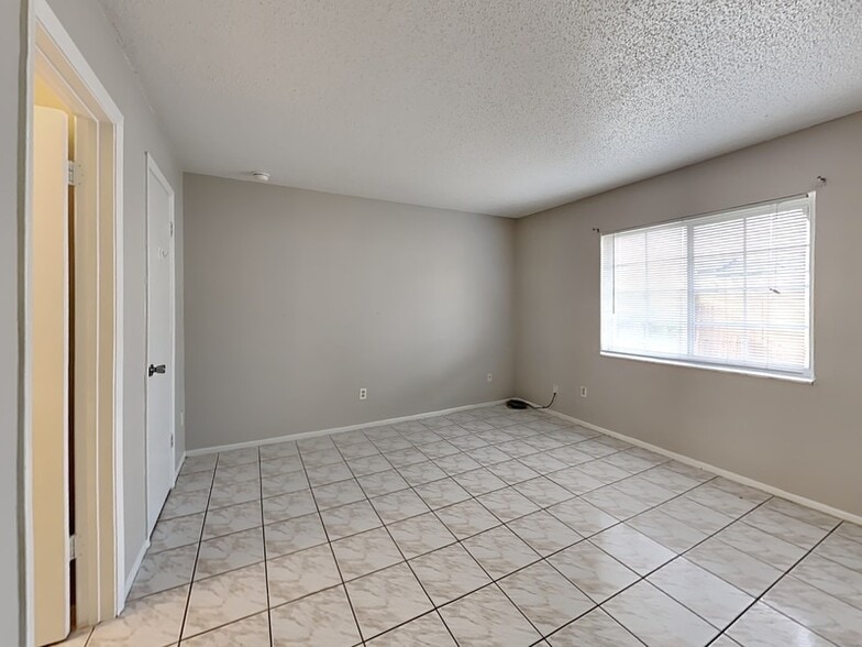 Building Photo - 1921 Truman Rd