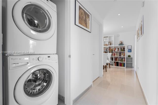 Building Photo - 68 SE 6th St