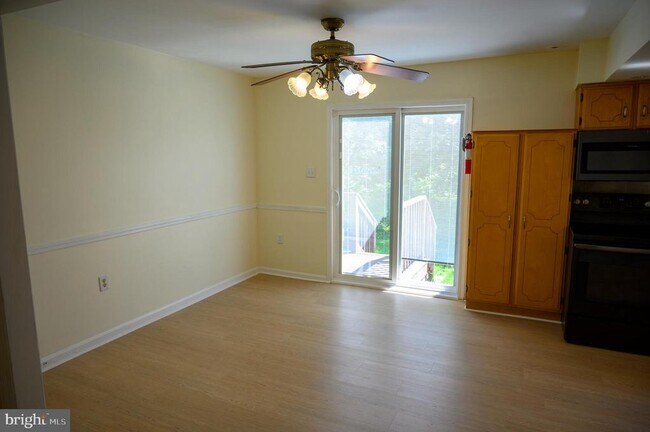 Building Photo - 948 Homeland Dr