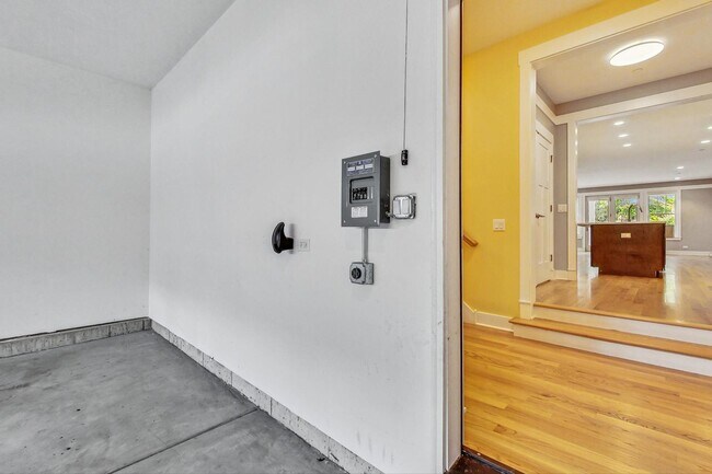 Building Photo - 8101 Floral Ave