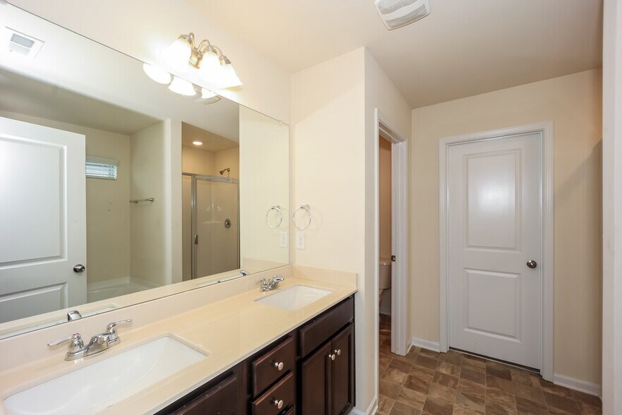 Building Photo - 380 Hamilton Pointe Dr