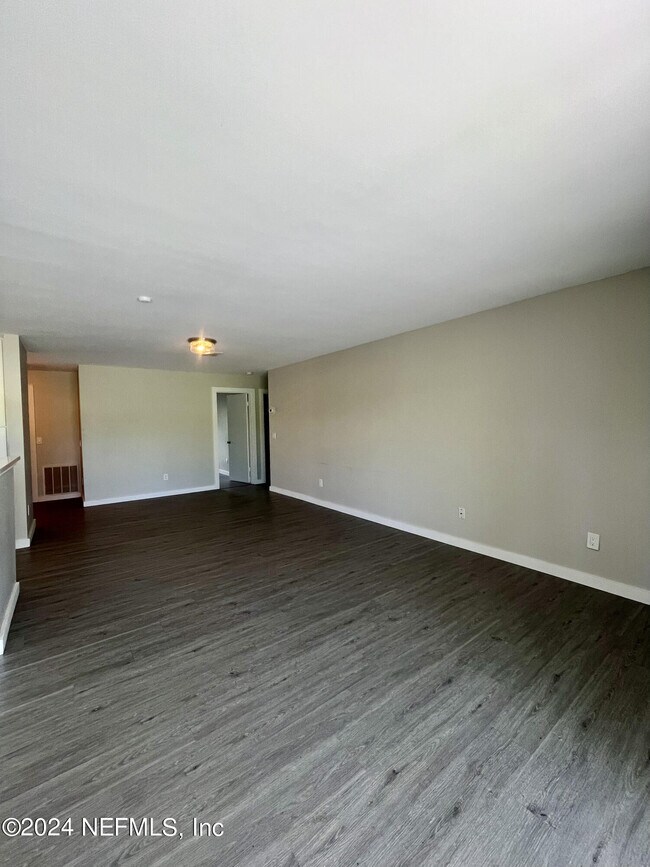 Building Photo - 160 Bermuda Ct
