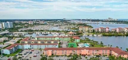 Building Photo - Spacious Riverview 1B/1B Condo