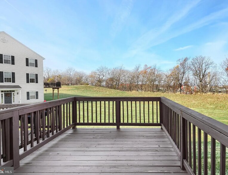 Building Photo - 2304 Sunny Hill Cir