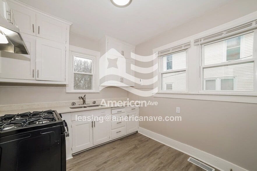 Building Photo - 211 W Richmond Ave