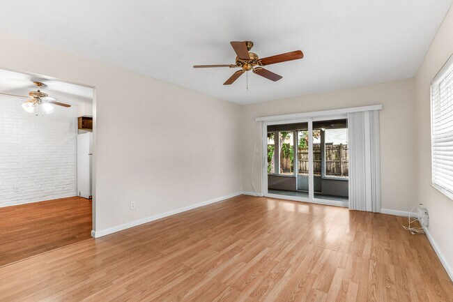 Building Photo - 2078 Loma Linda Way N