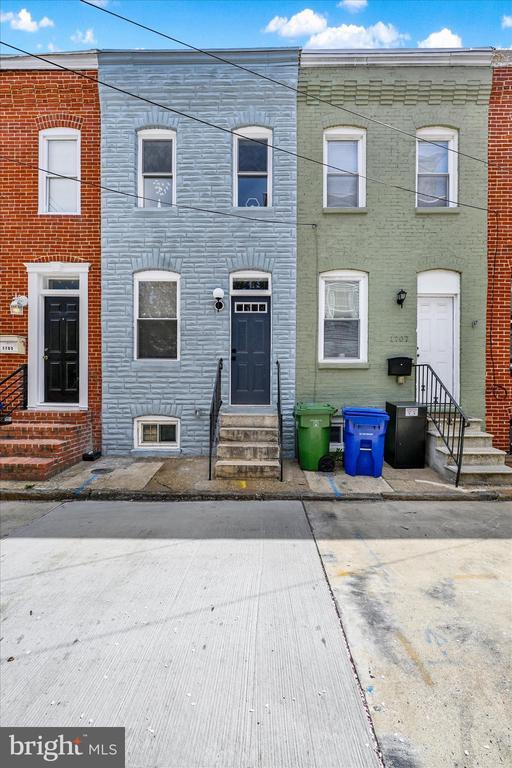 Building Photo - 1705 Olive St