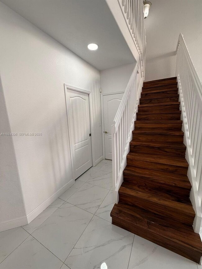 Building Photo - 5543 NW 112th Pl