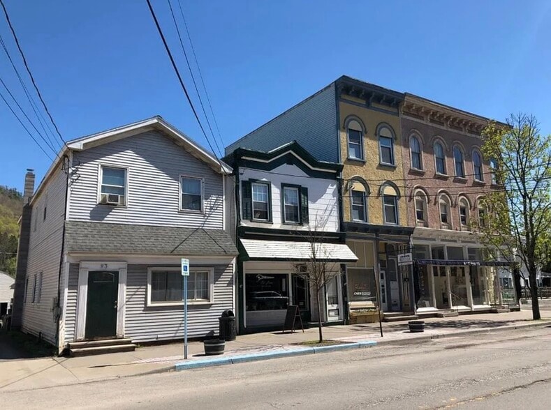 Building Photo - 93 Main St