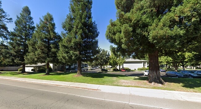 Building Photo - 1650 Forest Ave